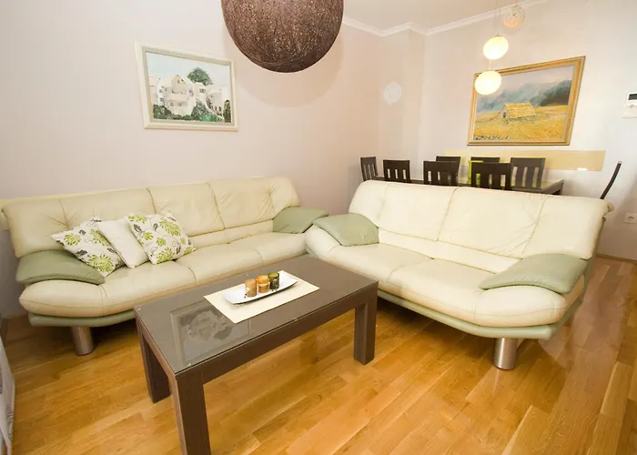 Alpeza * 马卡尔斯卡