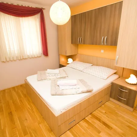 Alpeza Apartment Makarska